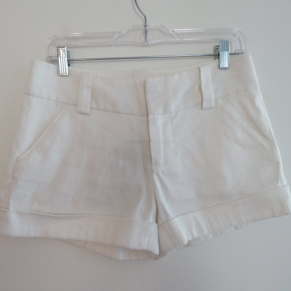 ALICE + OLIVIA Cady Metallic White Linen Blend Cuff Shorts - Size 30 Inch Waist - Picture 3 of 13